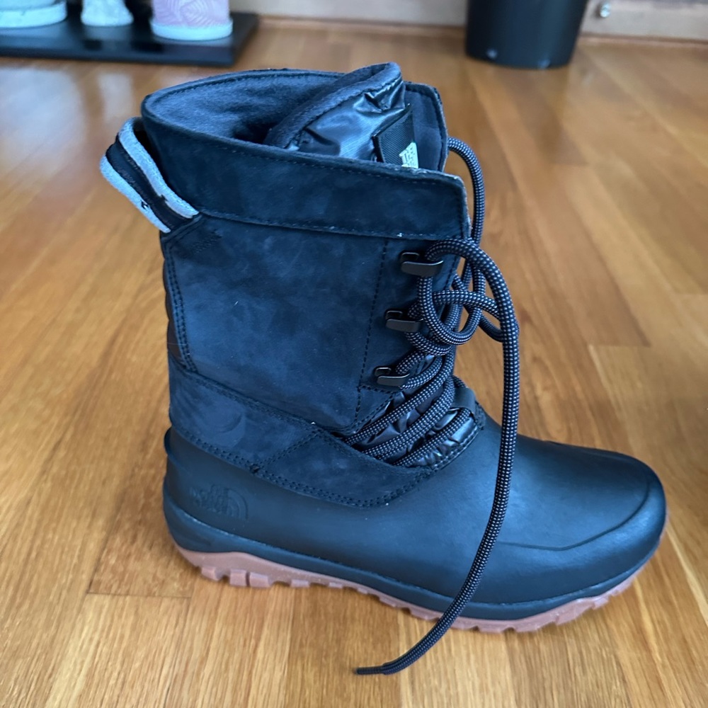 North Face waterproof winter boots Women’s Size 9